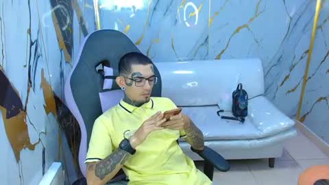 boy_tatto77 online show from 06-30-26, 12:44