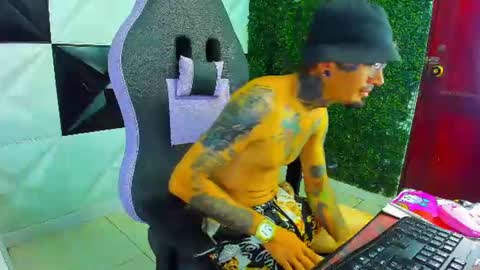 boy_tatto77 online show from 07-25-26, 04:54