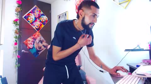 Snapshot of boybunnyerotic chatting on 09-25-25, 04:43 boybunnyerotic online show from 09-25-25, 04:43