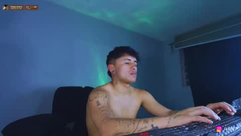 Snapshot of boylatin_777 chatting on 10-31-25, 11:06 miguel online show from 10-31-25, 11:06