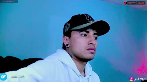 Snapshot of boylatin_777 chatting on 11-25-25, 08:31 miguel online show from 11-25-25, 08:31