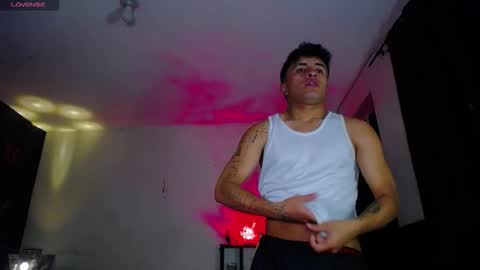 Snapshot of boylatin_777 chatting on 12-18-25, 11:55 miguel online show from 12-18-25, 11:55