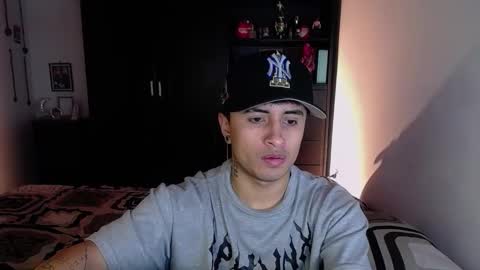 Snapshot of boylatin_777 chatting on 02-17-26, 12:51 miguel online show from 02-17-26, 12:51