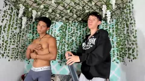 boys4hot_777 online show from 03-04-25, 09:43