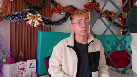 Axel  Chris online show from 12-03-25, 01:09