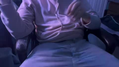 Snapshot of boytoybenny chatting on 10-05-25, 08:56 BoyToyBenny online show from 10-05-25, 08:56