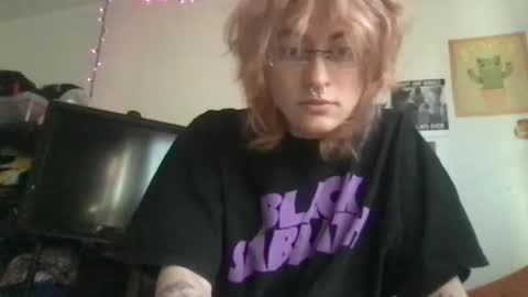 Snapshot of boywithbug chatting on 02-26-25, 01:41 boywithbug online show from 02-26-25, 01:41