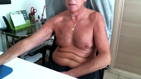 Snapshot of braccobald chatting on 10-28-25, 09:57 Braccobald online show from 10-28-25, 09:57