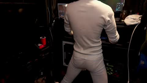 Snapshot of brad_bounce chatting on 05-17-26, 07:43 Brad Ballsy online show from 05-17-26, 07:43