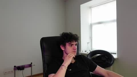 Snapshot of brad_holloway chatting on 05-20-26, 02:01 BRAD HOLLOWAY online show from 05-20-26, 02:01
