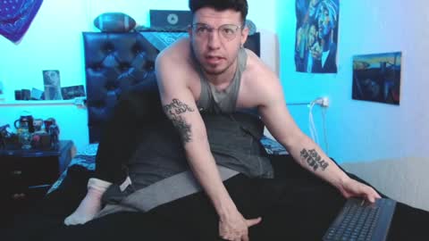 brad hot boy online show from 01-11-25, 04:14