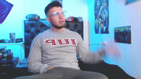 brad hot boy online show from 11-04-25, 04:00