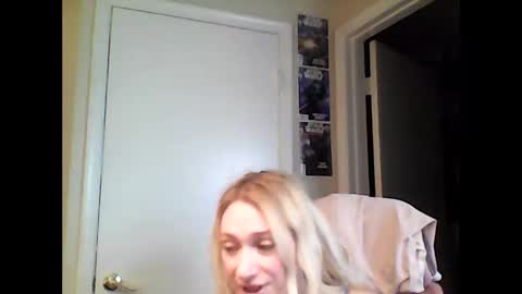 Snapshot of braindeadbetty chatting on 06-06-26, 02:22 i am a naughty jedi knight online show from 06-06-26, 02:22
