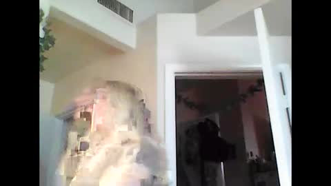 Snapshot of braindeadbetty chatting on 06-10-26, 04:17 i am a naughty jedi knight online show from 06-10-26, 04:17