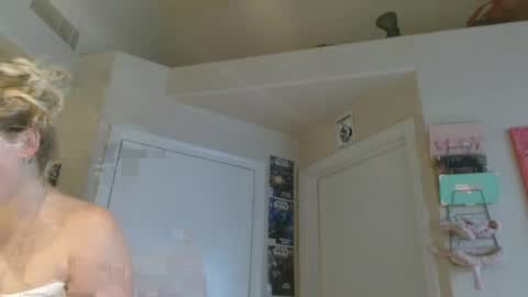 Snapshot of braindeadbetty chatting on 06-18-26, 02:10 i am a naughty jedi knight online show from 06-18-26, 02:10