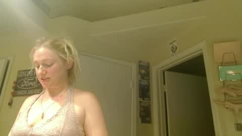 Snapshot of braindeadbetty chatting on 06-20-26, 02:47 i am a naughty jedi knight online show from 06-20-26, 02:47