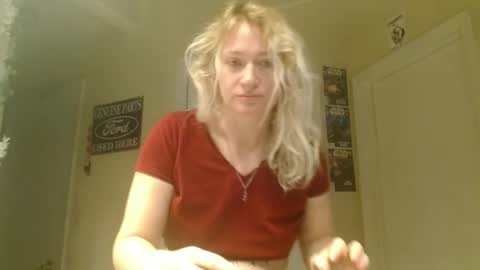 Snapshot of braindeadbetty chatting on 06-22-26, 12:24 i am a naughty jedi knight online show from 06-22-26, 12:24