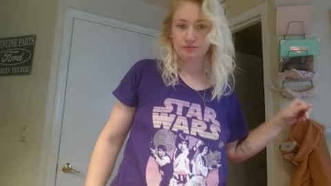 Snapshot of braindeadbetty chatting on 06-23-26, 01:09 i am a naughty jedi knight online show from 06-23-26, 01:09