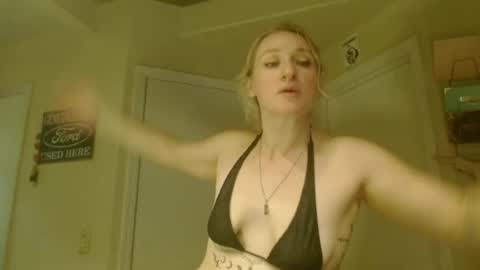 Snapshot of braindeadbetty chatting on 06-25-26, 03:06 i am a naughty jedi knight online show from 06-25-26, 03:06