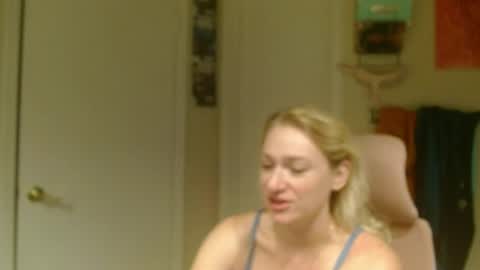 Snapshot of braindeadbetty chatting on 06-25-26, 12:09 i am a naughty jedi knight online show from 06-25-26, 12:09