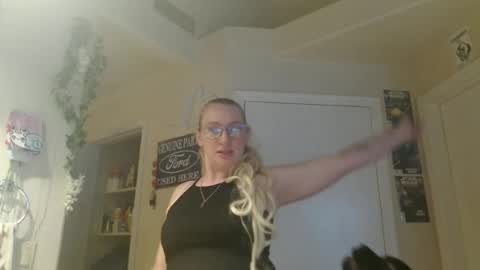 Snapshot of braindeadbetty chatting on 07-01-26, 02:02 i am a naughty jedi knight online show from 07-01-26, 02:02