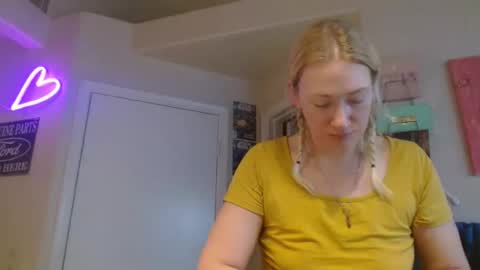 Snapshot of braindeadbetty chatting on 07-06-26, 02:03 i am a naughty jedi knight online show from 07-06-26, 02:03
