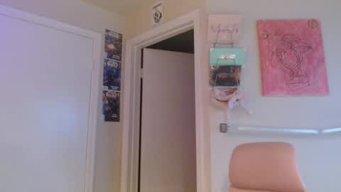 Snapshot of braindeadbetty chatting on 07-15-26, 01:38 i am a naughty jedi knight online show from 07-15-26, 01:38