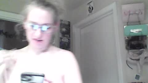 Snapshot of braindeadbetty chatting on 07-23-26, 03:15 i am a naughty jedi knight online show from 07-23-26, 03:15
