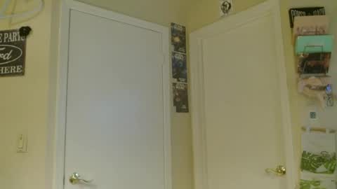Snapshot of braindeadbetty chatting on 07-28-26, 01:43 i am a naughty jedi knight online show from 07-28-26, 01:43