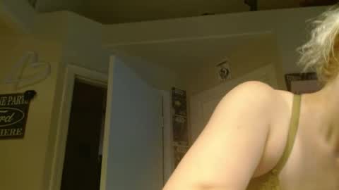 Snapshot of braindeadbetty chatting on 07-28-26, 02:13 i am a naughty jedi knight online show from 07-28-26, 02:13