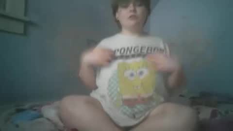 Snapshot of brainwashedbubbles chatting on 12-18-25, 02:39 bubbles online show from 12-18-25, 02:39