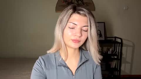 Snapshot of brandielamarra chatting on 07-20-26, 06:38 Adele online show from 07-20-26, 06:38