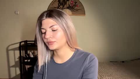 Snapshot of brandielamarra chatting on 07-23-26, 06:55 Adele online show from 07-23-26, 06:55