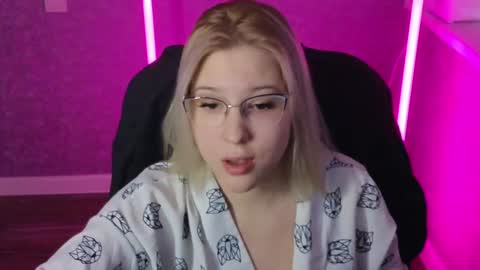 Belle  online show from 01-22-25, 05:48