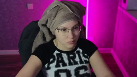 Belle  online show from 02-03-25, 02:58