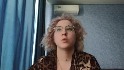 Belle  online show from 04-10-26, 08:41