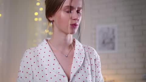 Snapshot of brave_journey chatting on 03-04-25, 07:32 Eli online show from 03-04-25, 07:32