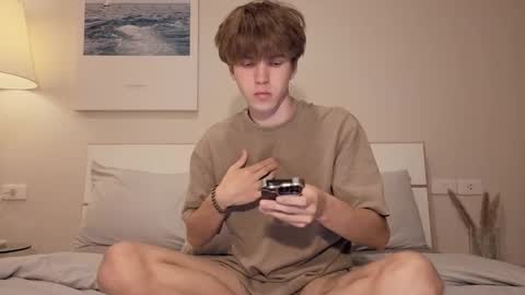 Snapshot of braxiboy chatting on 11-08-25, 11:32 Brax online show from 11-08-25, 11:32