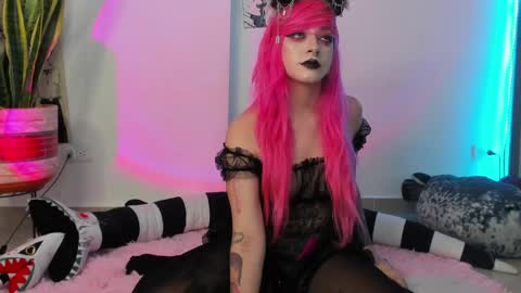 Snapshot of breakdownwaifu chatting on 01-21-25, 03:59 Rei  online show from 01-21-25, 03:59