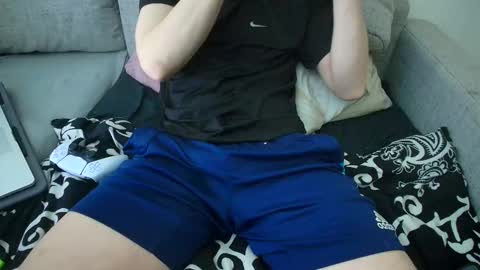 Snapshot of breezydicks chatting on 03-24-26, 07:30 breezydicks online show from 03-24-26, 07:30