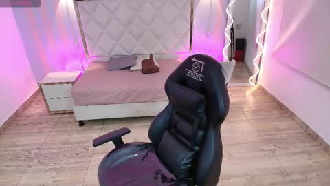 BRENDDA  online show from 11-27-25, 03:19