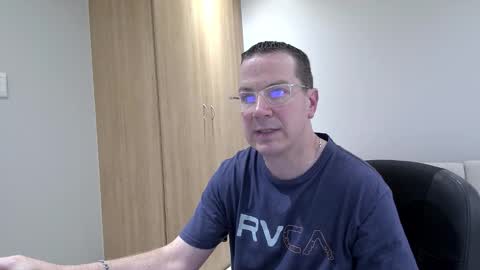 Snapshot of brettdj chatting on 09-28-25, 01:16 Brett online show from 09-28-25, 01:16