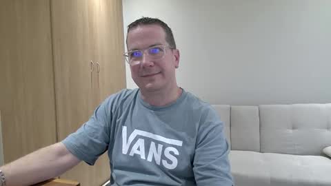 Snapshot of brettdj chatting on 11-19-25, 03:45 Brett online show from 11-19-25, 03:45