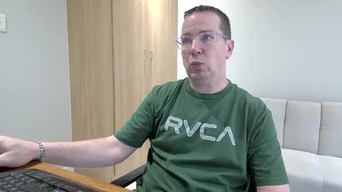 Snapshot of brettdj chatting on 11-23-25, 01:11 Brett online show from 11-23-25, 01:11