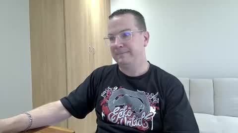 Snapshot of brettdj chatting on 12-15-25, 12:20 Brett online show from 12-15-25, 12:20