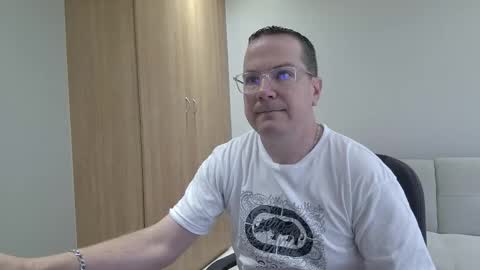 Snapshot of brettdj chatting on 12-20-25, 09:05 Brett online show from 12-20-25, 09:05