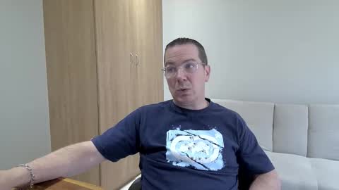 Snapshot of brettdj chatting on 02-14-26, 01:30 Brett online show from 02-14-26, 01:30