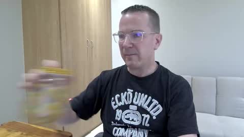 Snapshot of brettdj chatting on 02-21-26, 03:35 Brett online show from 02-21-26, 03:35