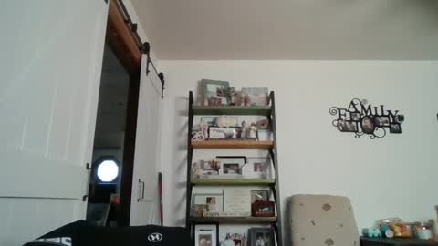 Snapshot of brettsky chatting on 10-09-25, 02:48 hey online show from 10-09-25, 02:48