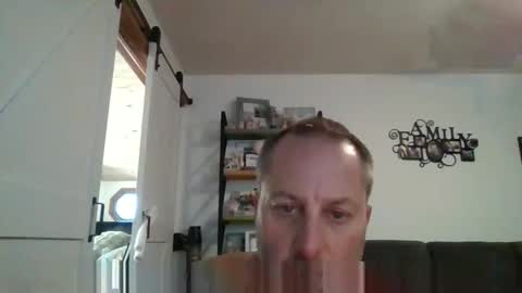 Snapshot of brettsky chatting on 11-06-25, 08:43 hey online show from 11-06-25, 08:43